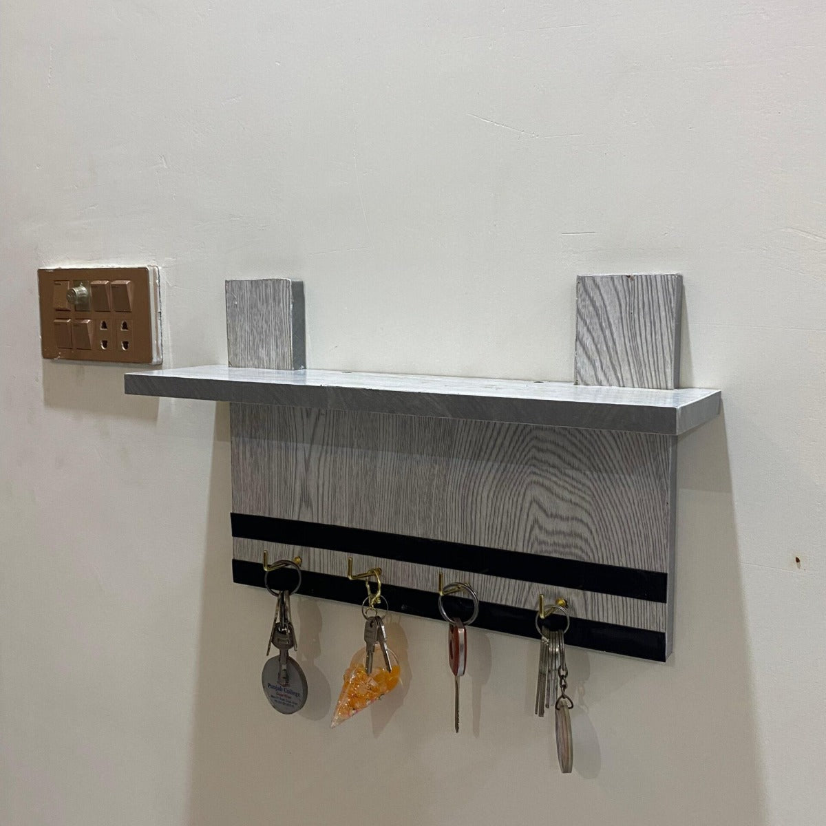 Unique-Keyholder with Shelf