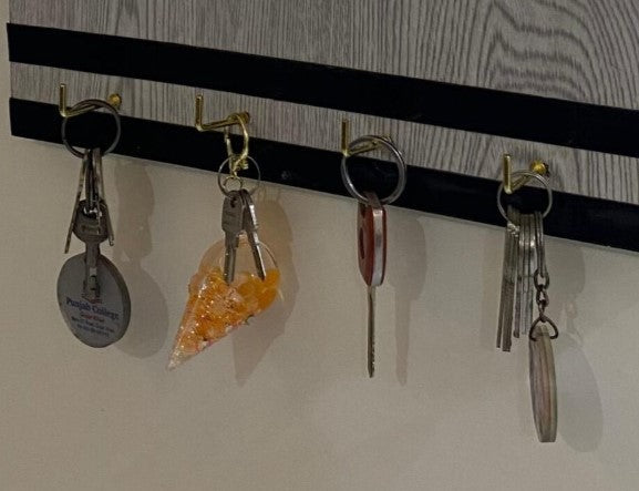 Unique-Keyholder with Shelf